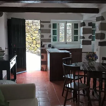 Monserrate - Galera Tatil Evi Caloura